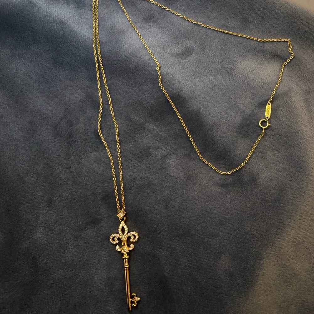 Unique 18 K Gold plated Key with Fleur-de-lis Pendant Necklace